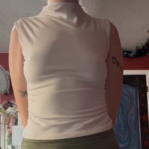 Chic White Sleeveless Top